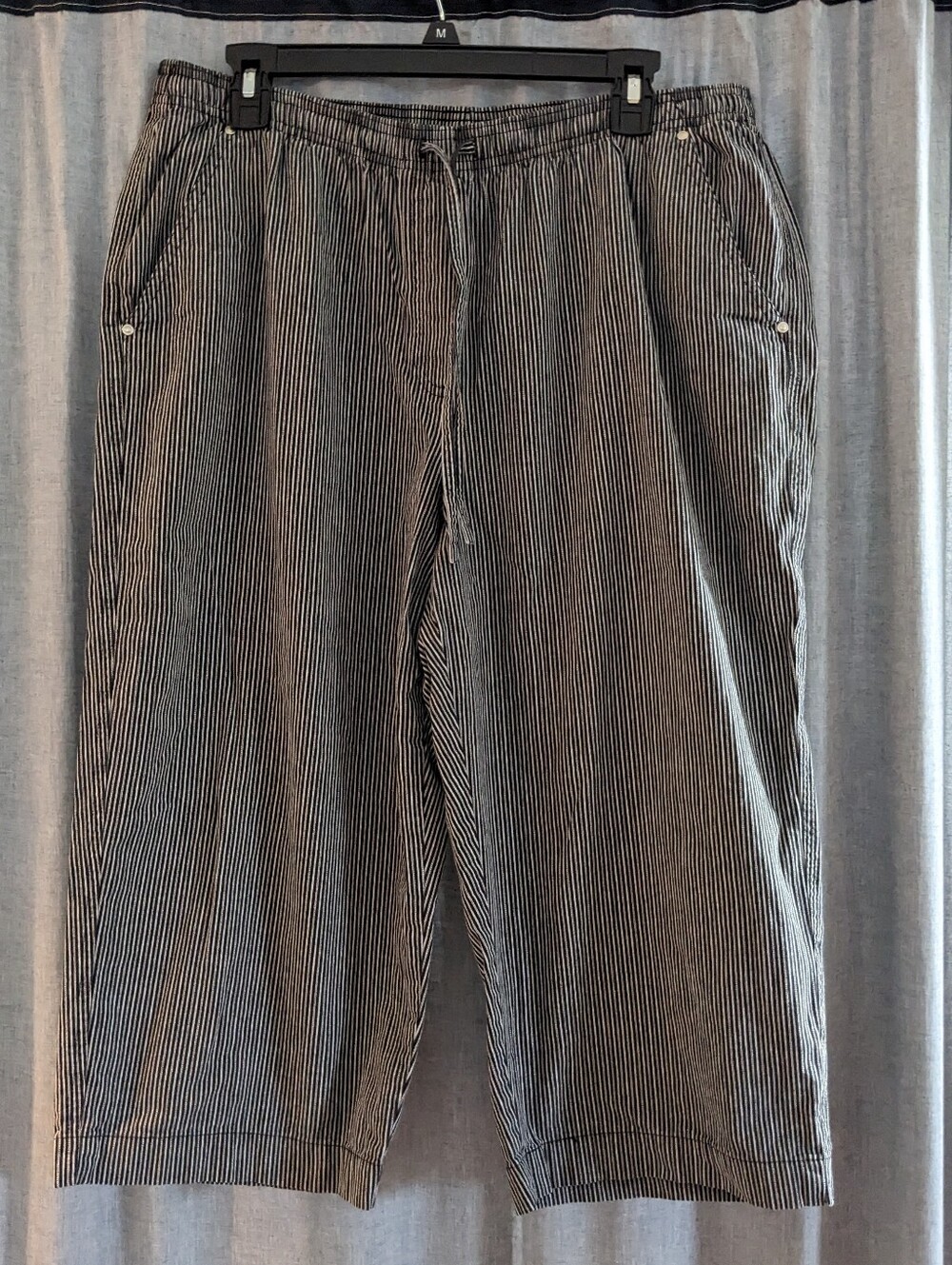 Studio Works Pants Women's 16P Capri Elastic Waist Pinstripe Black White Comfy